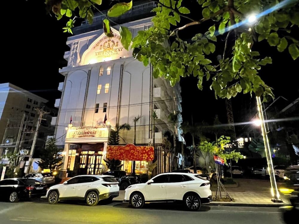 Aristocrat Residence & Hotel