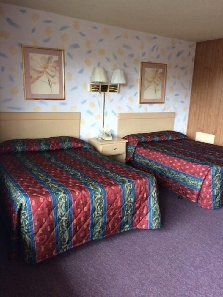 MacThrift Motor Inn