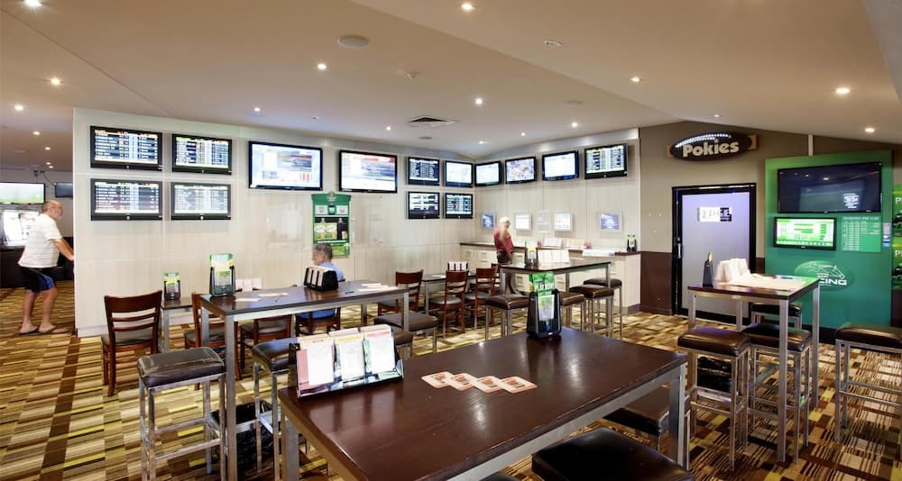 Nightcap at Edge Hill Tavern