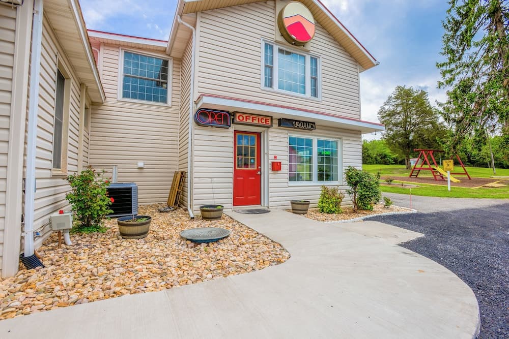 Budget Inn By OYO Natural Bridge I-81