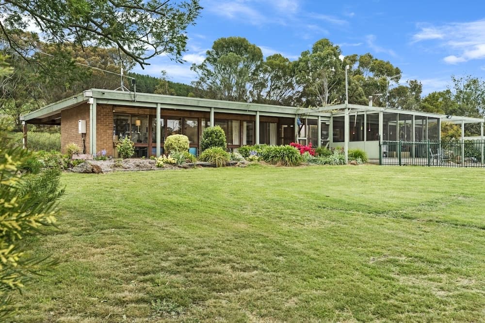 Gisborne Peak Winery Cottages