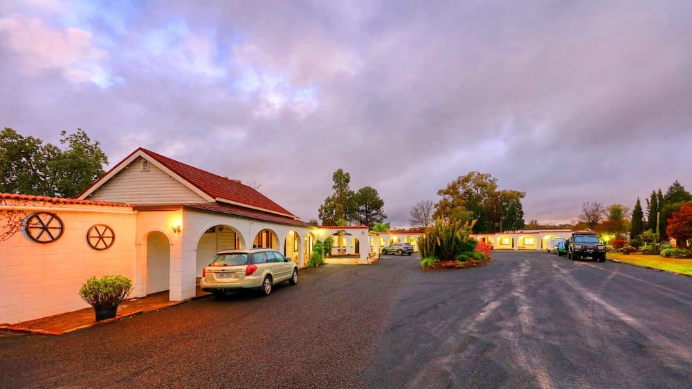Azalea Motel