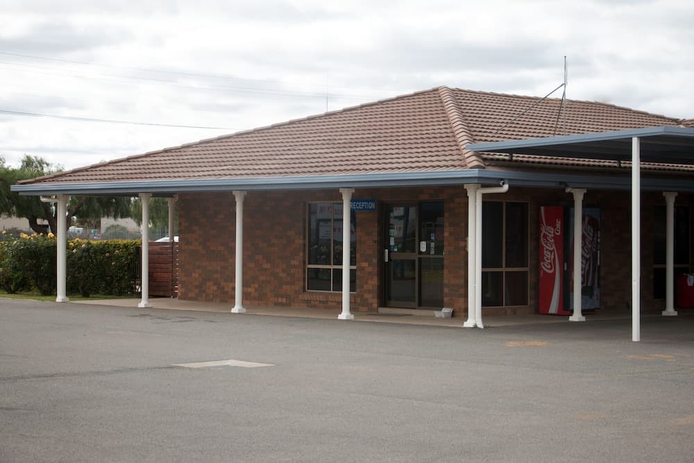 Highway Inn Motel
