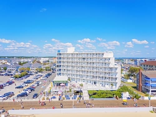 Commander Hotel & Suites