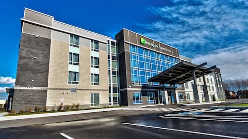 Holiday Inn Express & Suites Vaudreuil by IHG