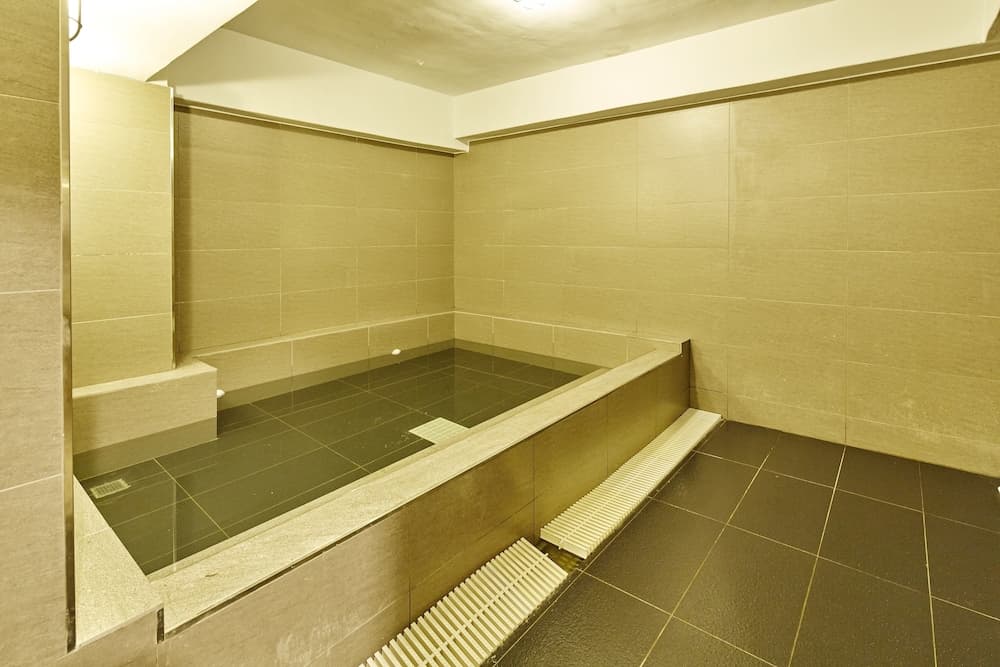 Kapalı spa küveti