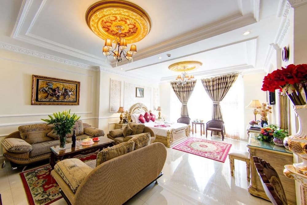 Louis Hotel