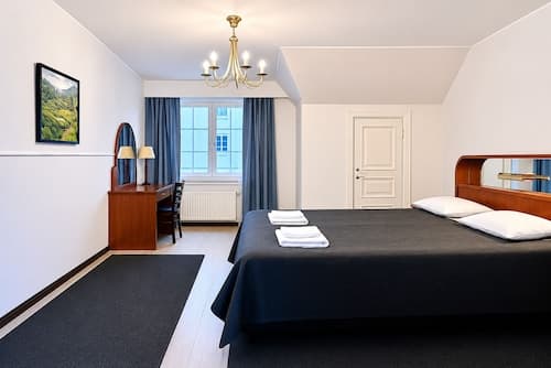 Senate Hotel