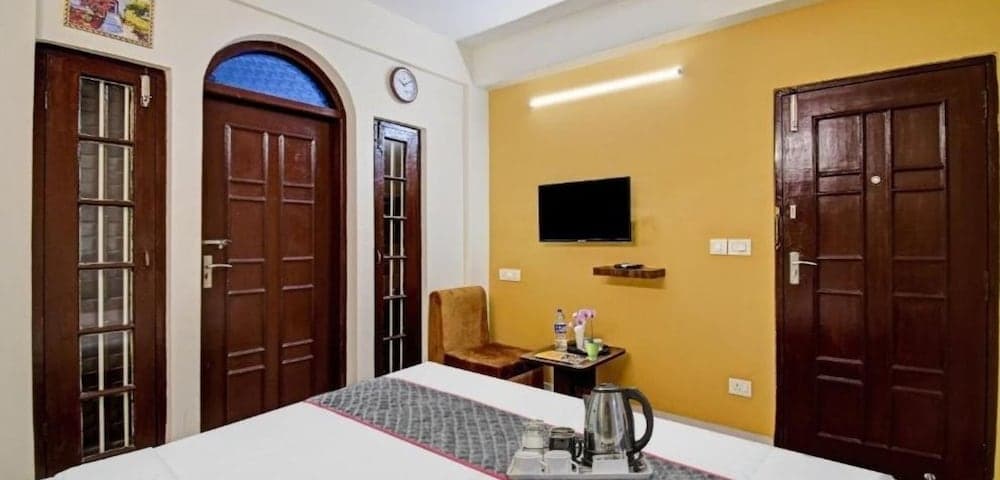 Goroomgo Jheel Mahal New Town West Bengal