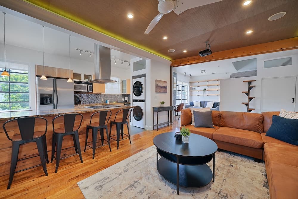 Wonderful South Beach Condo For 8 People