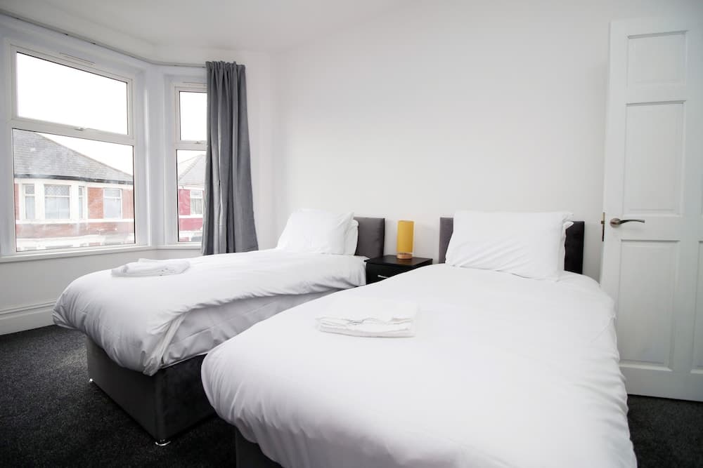 Rugby Road by Tŷ SA