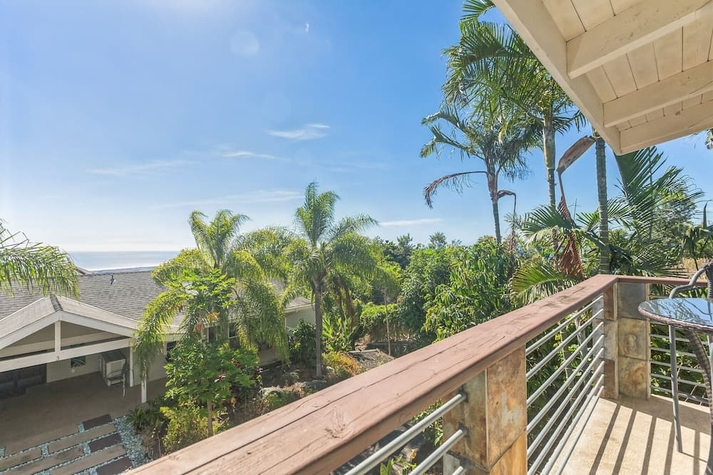 Charming Pu'ukala Sunset - Near Hiking And Golf 1 Bedroom Home by RedAwning