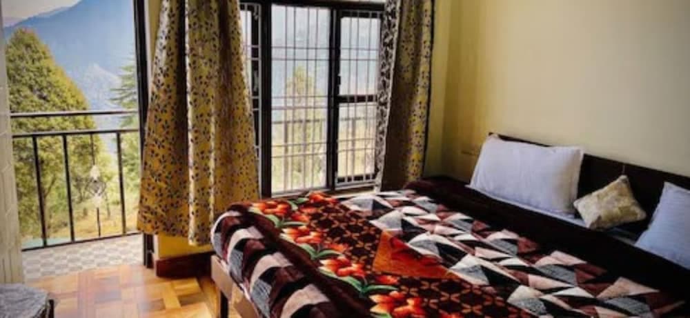 Goroomgo Kaafal Homestay Mussoorie