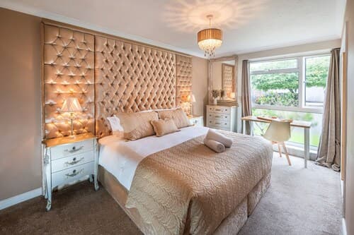 Stunning 2-bed Apartment in Windsor - Free Parking