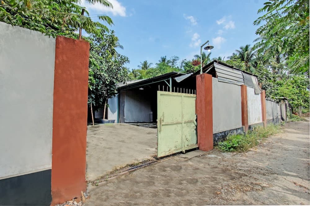 OYO Life  93058 Kos Subur