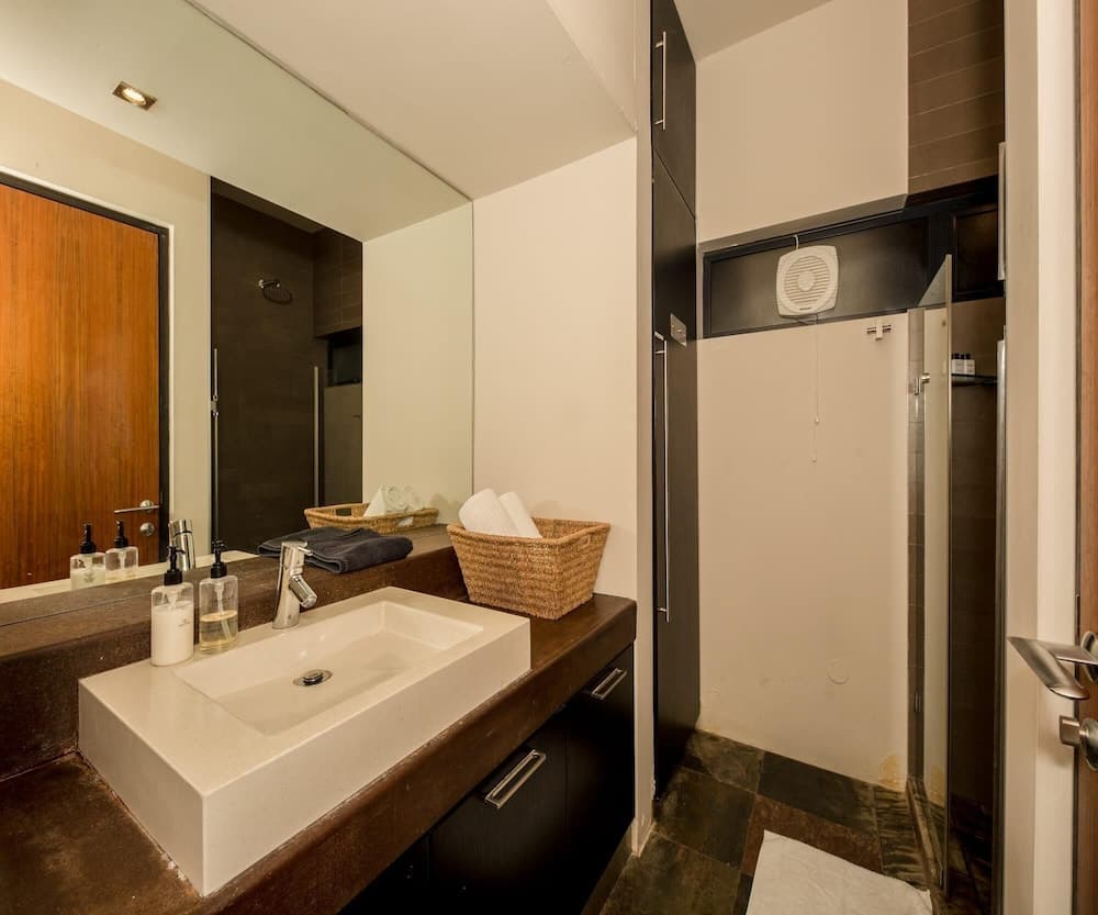 Beautiful Apartment w Deck Stunning Views Rhine Stone