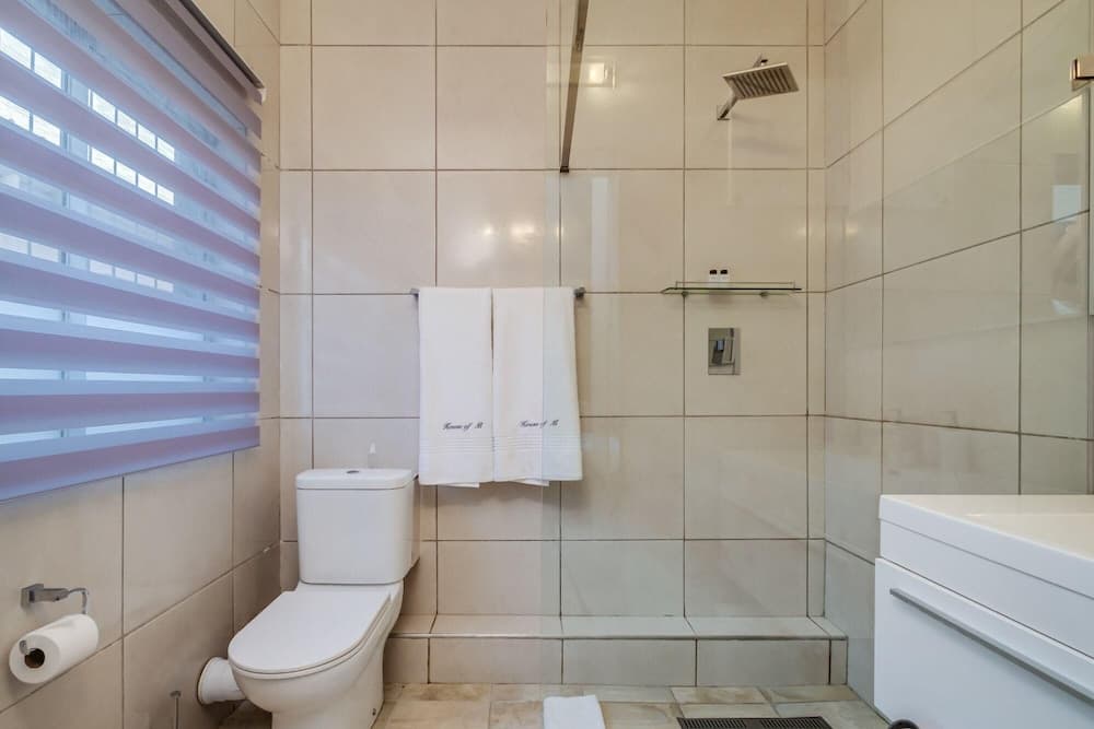 Contemporary Holiday Home in the Heart of Green Point House of M