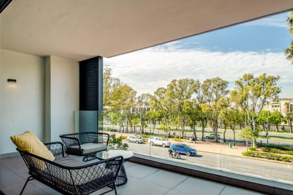 Urban Chic Apartment Close to Waterfront Warwick