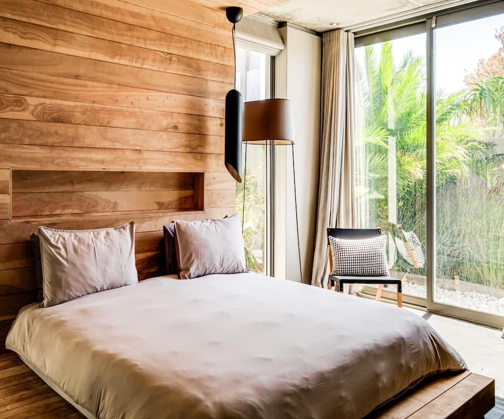 Exquisite Modern Camps Bay Villa Hove Villa