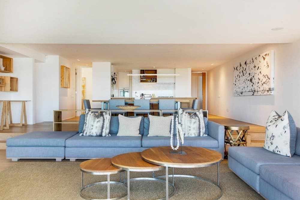 Modern Seaside Apartment w Incredible Views Lillamton