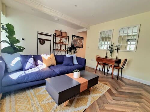 Spacious & Renovated 1-bed Garden Flat in London
