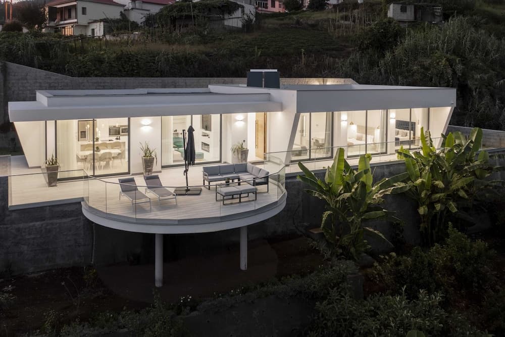 Sun, Pool and Comfort, The White House