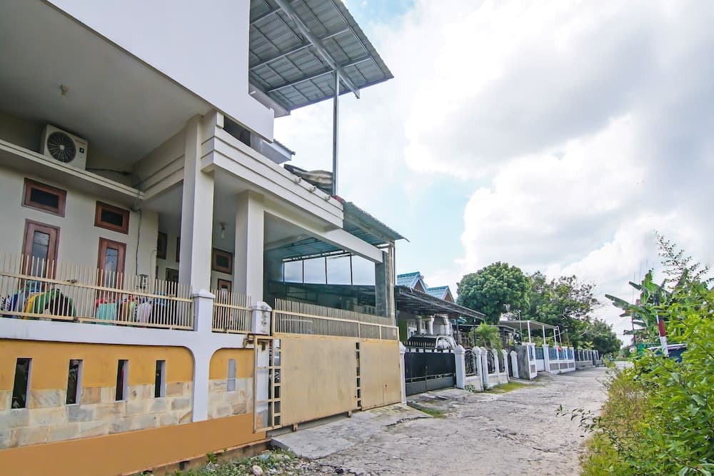 SPOT ON 91958 Flamboyan 25 Homestay Syariah