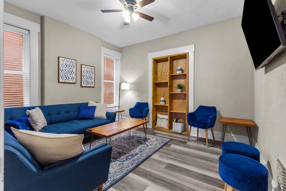 Designer Home in Shaw Right Side - JZ Vacation Rentals