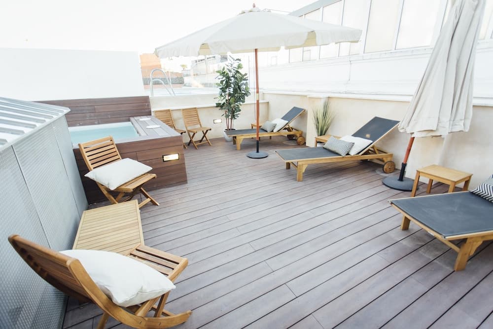 Stay Komodo Byron Suites