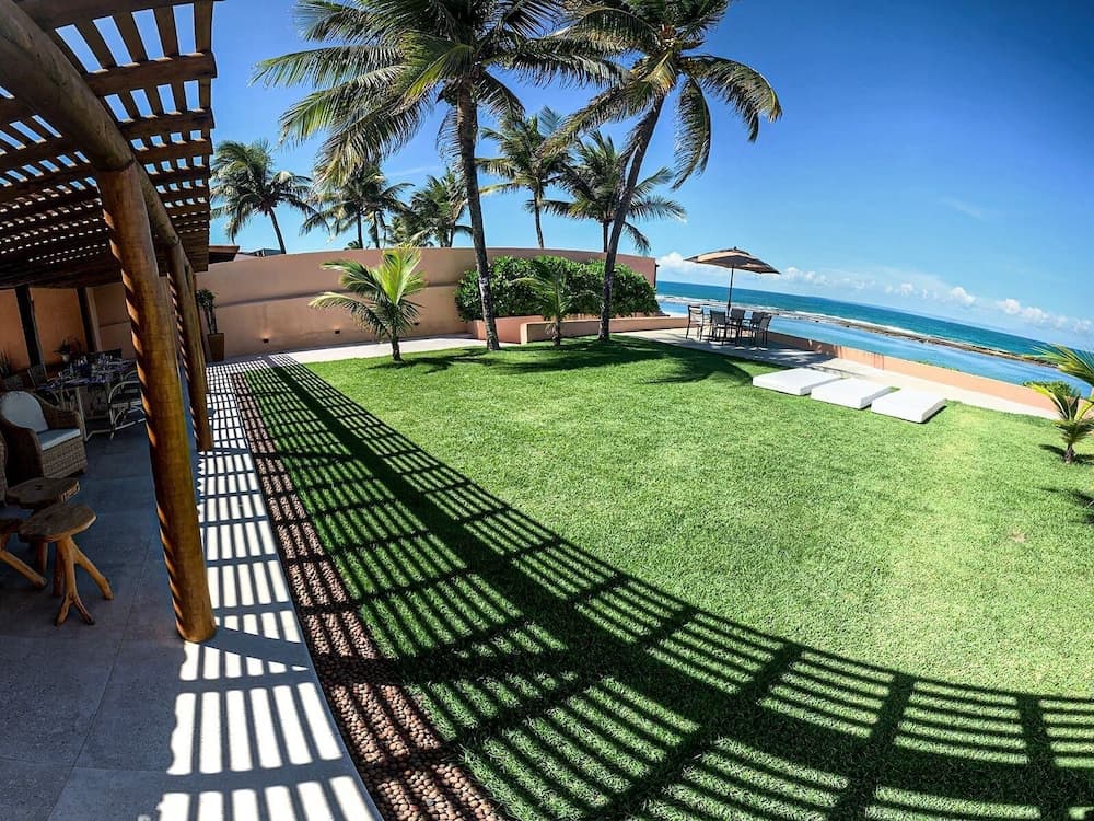 Casa pé na areia com 05 suítes