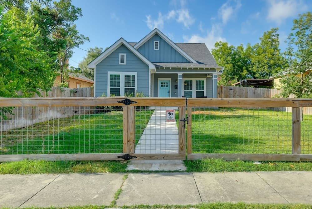 Centrally Located Stunning 3BR 2BA Near Downtown