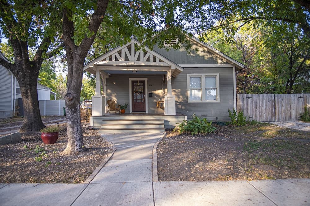 Chic Downtown Farmhouse With Garden and BBQ Grill