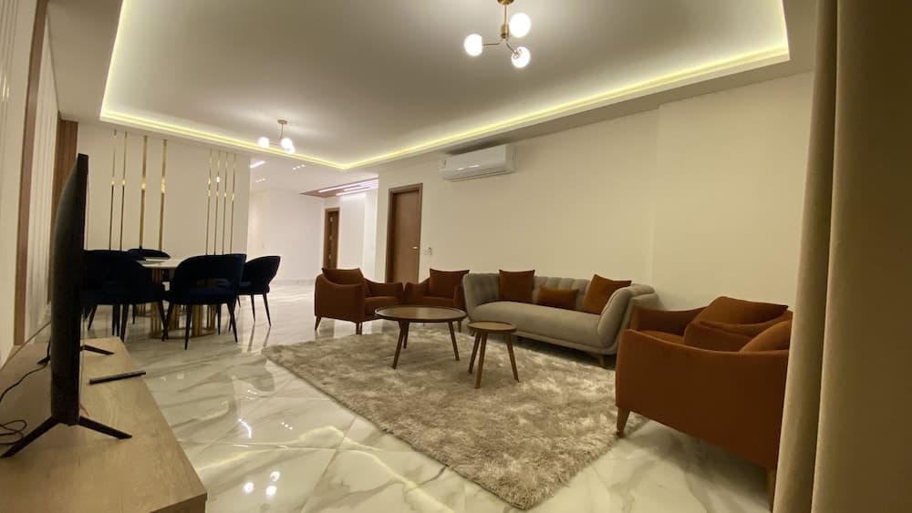 White Palace Motel EG