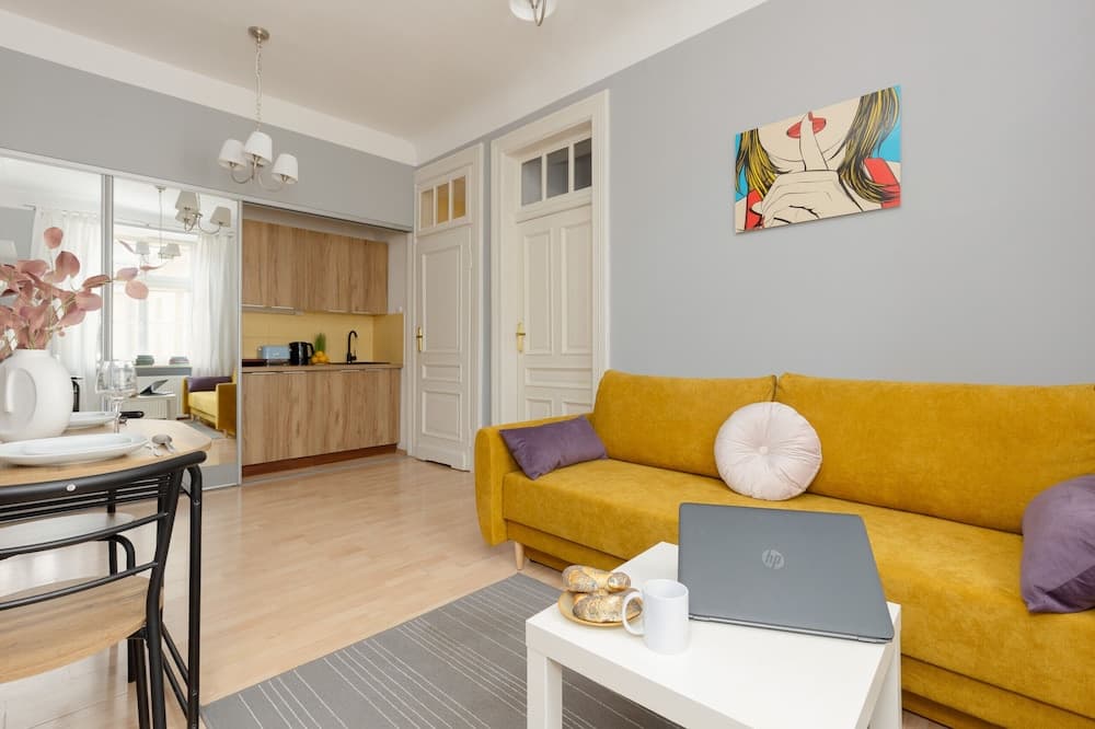 Sunny Studio Lwowska by Renters