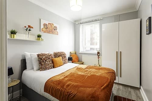 Chic High Spec Apartment Near Central London