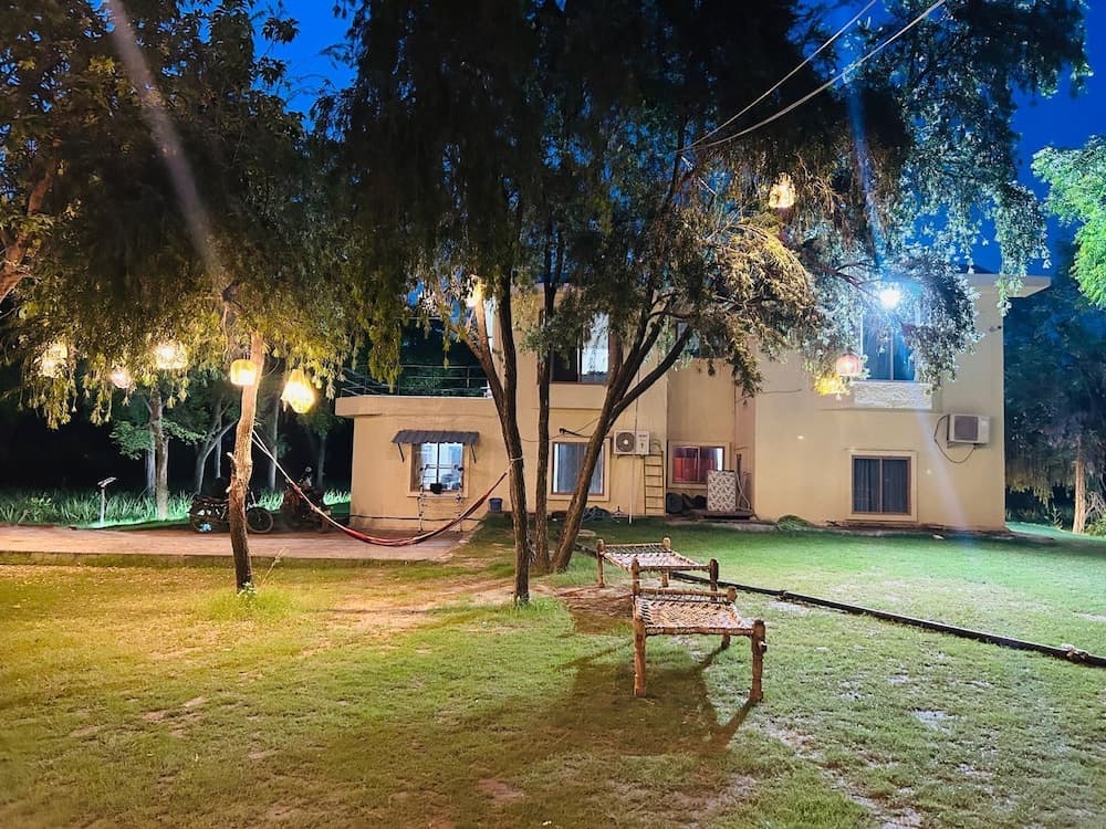 Roomshala 131 Willow Woods Farmhouse