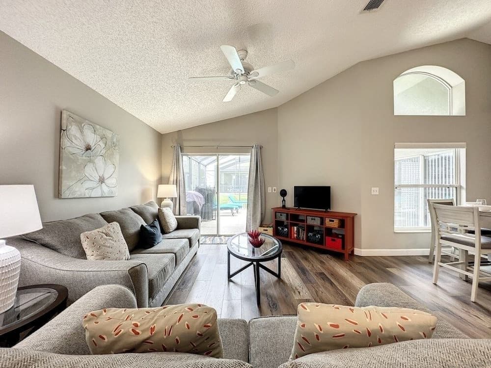4 Bed 3 Bath In A Gated Community With Pool 4 Bedroom Villa by RedAwning