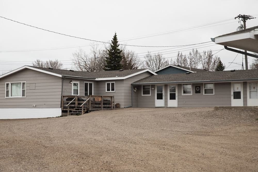 East Side Motel & Cabins