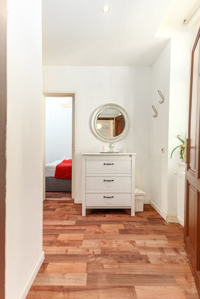 Luxurious and Bright, 5 min walk to city center