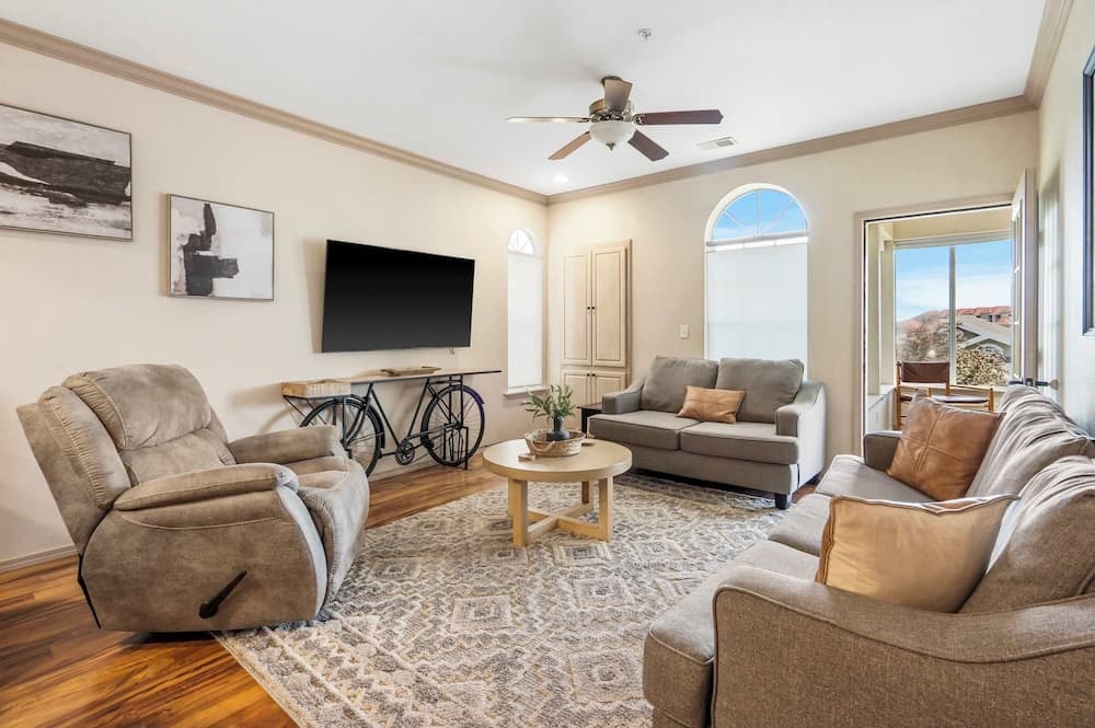 Glorious Relaxation - Golf Course Views