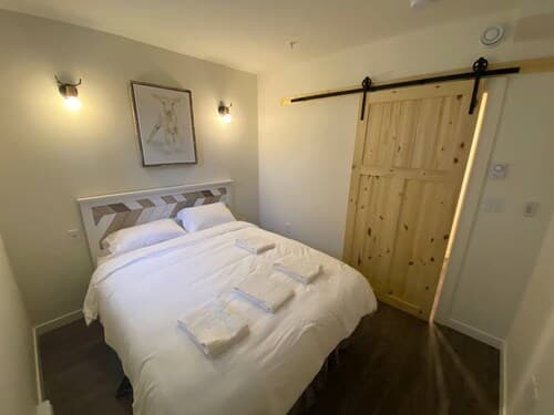 Brand New Dt 1 Br Close To All Edmonton, Canada