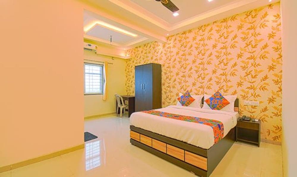 Fabhotel The Petals Residency