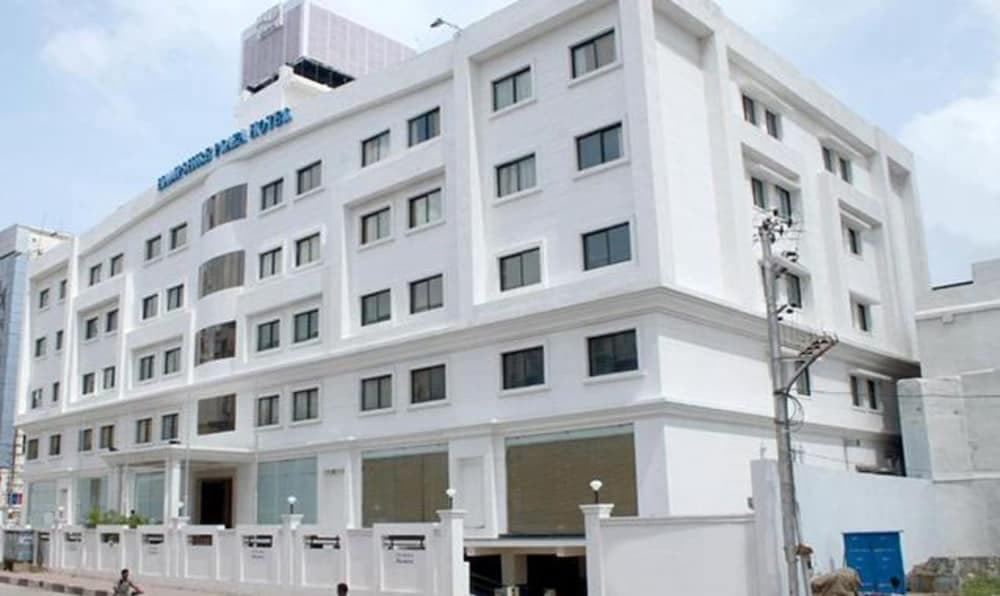 Fabhotel Prime Hampshire Plaza