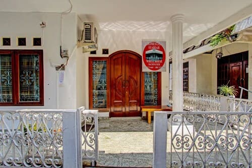 Hotel O White House Syariah