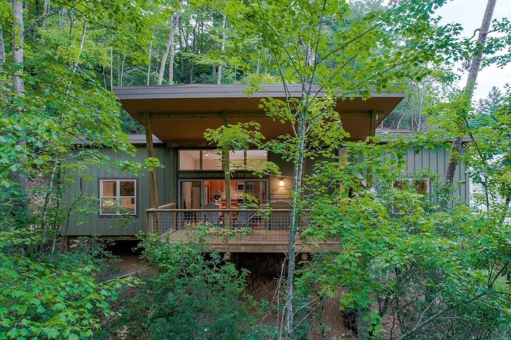 Pilot Cove Forest Lodging