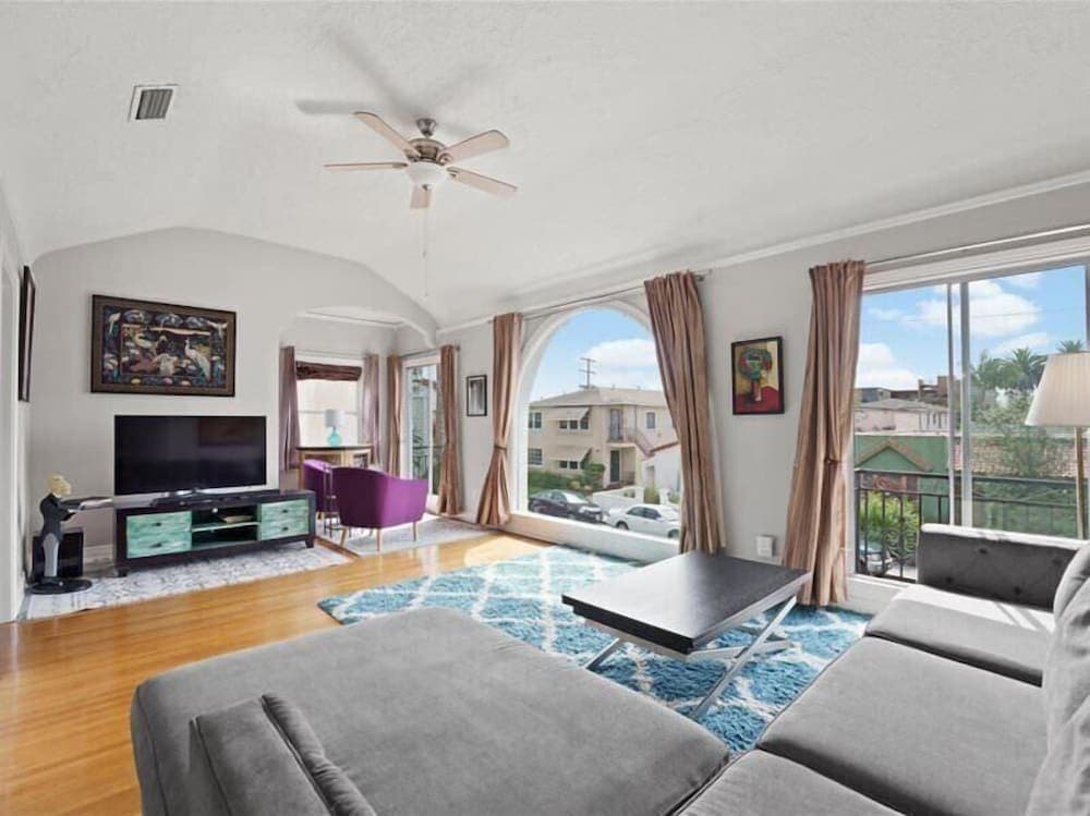 Relax & Getaway - Chic Belmont Shore Duplex
