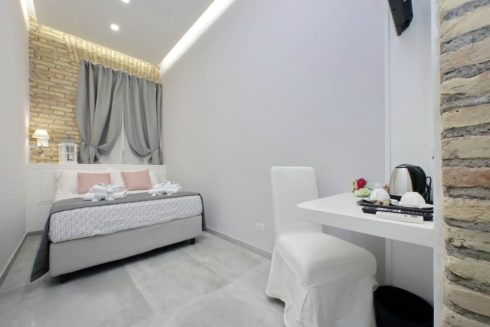 Roman Holiday Suites