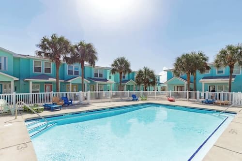 Resort Pool & Pet Friendly Sleeps 9