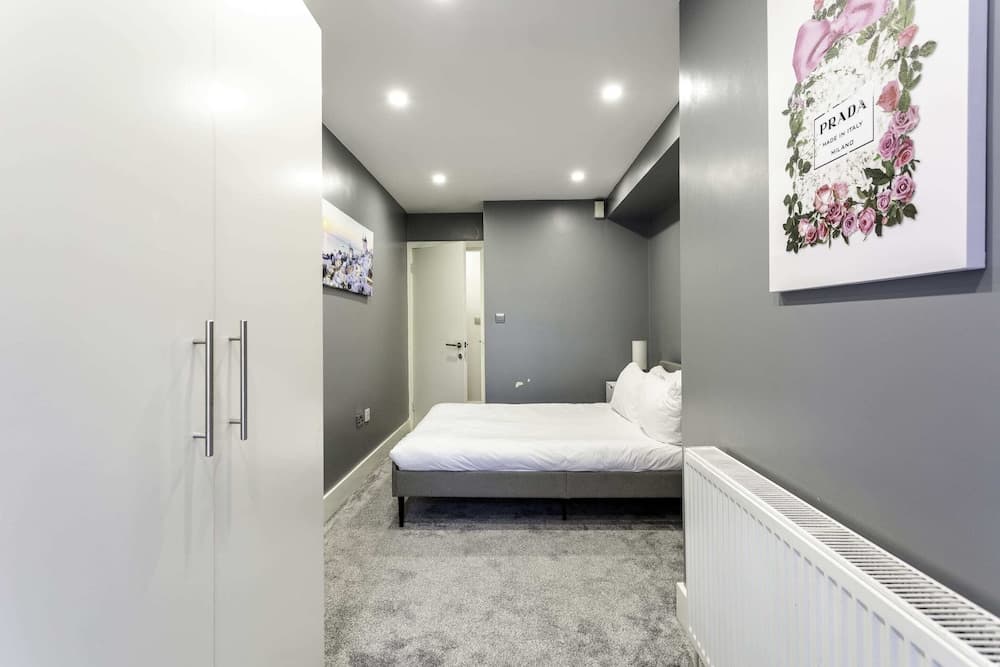 Spacious Clapham Junction Apartment