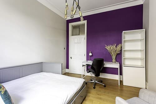 Elegance in Westminster: Victoria Vibes Apartment